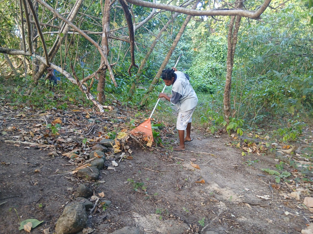 Pembersihan jalan treking dan aktifitas lain